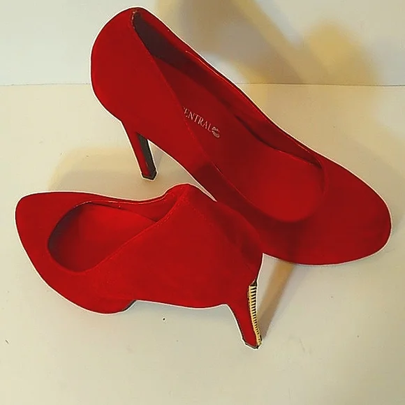 Body Center Heels Shoes Women have a little Scratches are inside of heels. - Picture 2 of 14